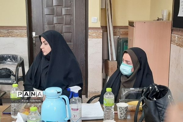 برگزاری جلسات کیفیت‌بخشی تربیتی مدیران مدارس در رودهن