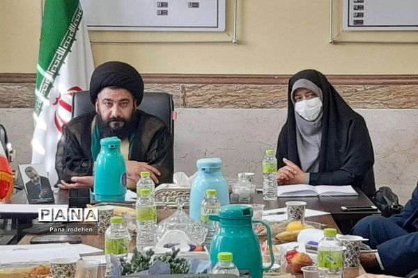 برگزاری جلسات کیفیت‌بخشی تربیتی مدیران مدارس در رودهن