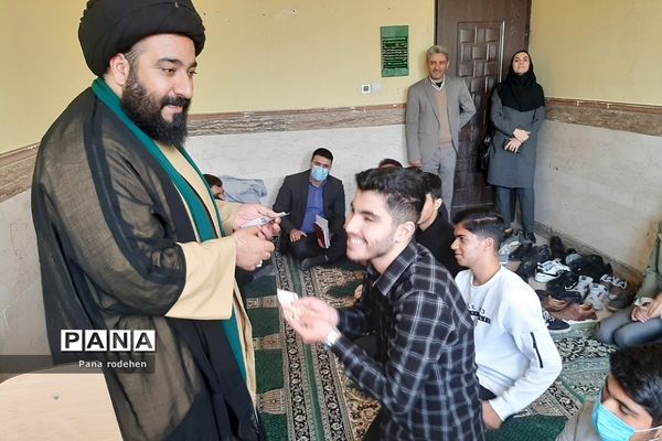 برگزاری جلسات کیفیت‌بخشی تربیتی مدیران مدارس در رودهن