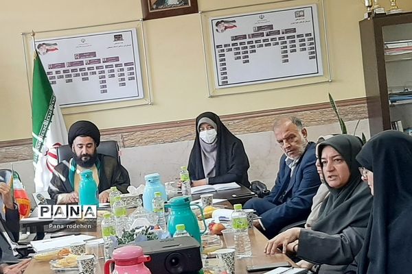 برگزاری جلسات کیفیت‌بخشی تربیتی مدیران مدارس در رودهن