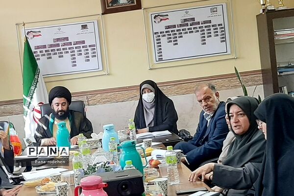 برگزاری جلسات کیفیت‌بخشی تربیتی مدیران مدارس در رودهن
