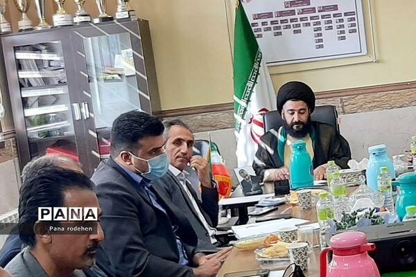 برگزاری جلسات کیفیت‌بخشی تربیتی مدیران مدارس در رودهن