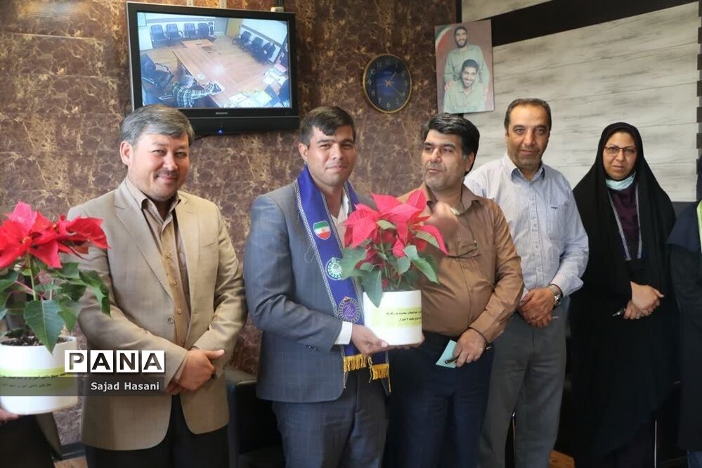 تجلیل از مسئولان سازمان دانش‌آموزی به‌مناسبت هفته بسیج