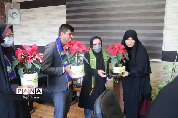 تجلیل از مسئولان سازمان دانش‌آموزی به‌مناسبت هفته بسیج