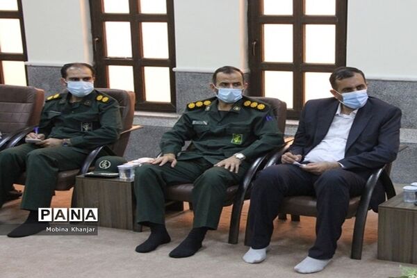 دیدار جمعی از مسئولان واحدهای مقاومت بسیج دانش‌آموزی با نماینده ولی فقیه و امام جمعه بوشهر