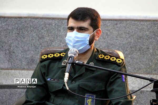 دیدار جمعی از مسئولان واحدهای مقاومت بسیج دانش‌آموزی با نماینده ولی فقیه و امام جمعه بوشهر