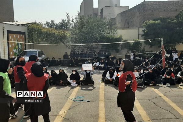 اجرای مسابقات ورزشی در هنرستان سمیه به‌ مناسبت گرامیداشت روز دانش‌آموز