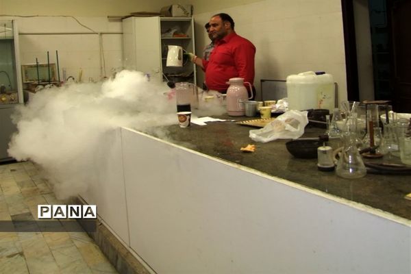 گرامیداشت روز آزمایشگاه در مدارس قم