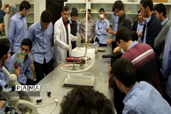 گرامیداشت روز آزمایشگاه در مدارس قم