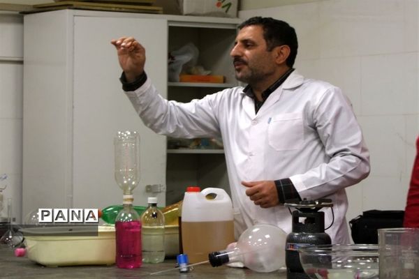 گرامیداشت روز آزمایشگاه در مدارس قم