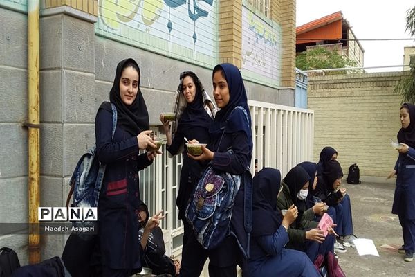 گرامیداشت روز دانش‌آموز در دبیرستان شرافت قم