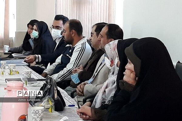 نشست تربیتی و هم‌اندیشی معاونان و مربیان پرورشی مدارس در رودهن