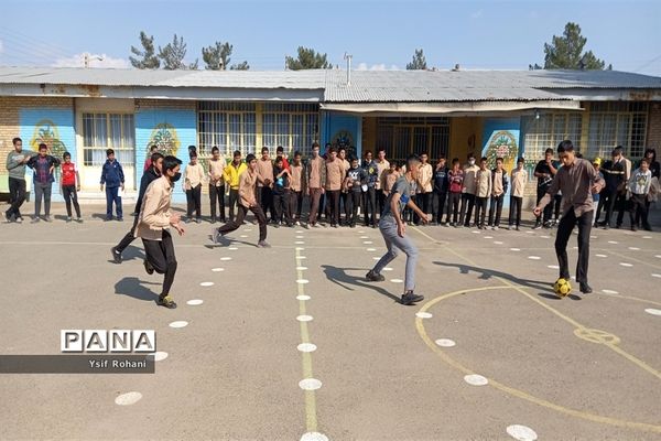 ایجاد زنگ تفریح شاد در دبیرستان فرهنگ کاشمر