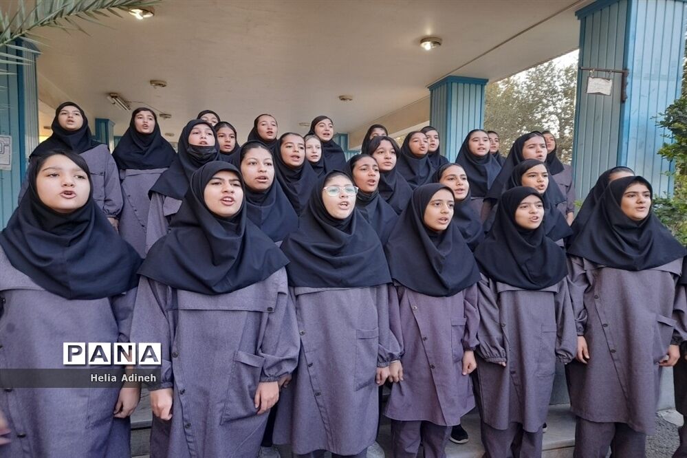 برپایی نمایشگاه خلاقیت دبیرستان علامه قزوینی منطقه ۱۵