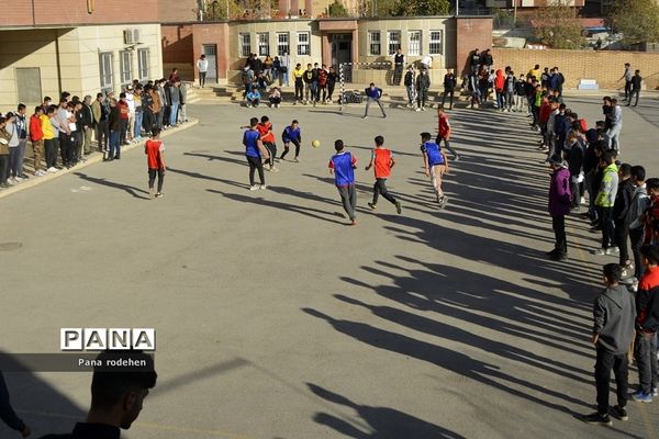 مسابقات فوتبال جام مدافعان امنیت در هنرستان چمران رودهن