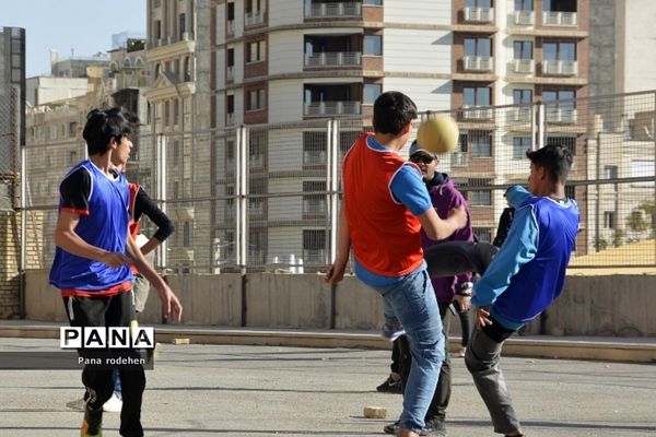 مسابقات فوتبال جام مدافعان امنیت در هنرستان چمران رودهن