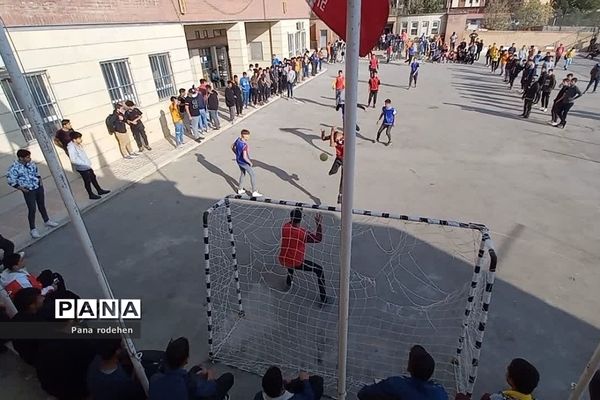 مسابقات فوتبال جام مدافعان امنیت در هنرستان چمران رودهن