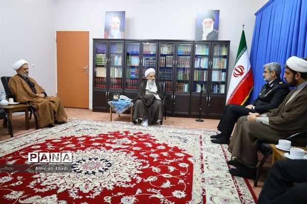 دیدار دریادار فرمانده دانشگاه علوم دریایی امام خمینی نوشهر با نماینده ولی فقیه