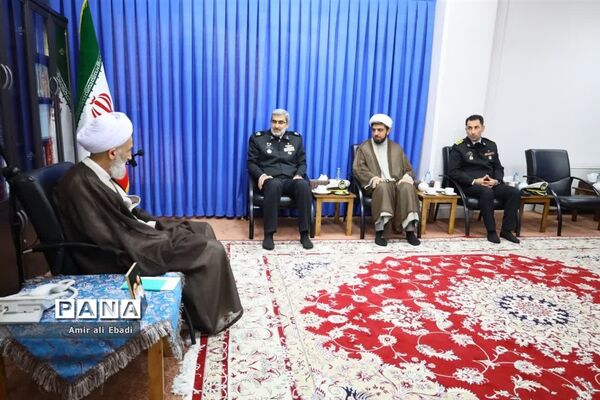 دیدار دریادار فرمانده دانشگاه علوم دریایی امام خمینی نوشهر با نماینده ولی فقیه