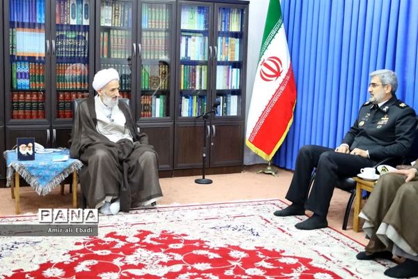 دیدار دریادار فرمانده دانشگاه علوم دریایی امام خمینی نوشهر با نماینده ولی فقیه