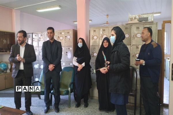 بازدید سرپرست اداره آموزش و پرورش قائمشهر از هنرستان شاهد