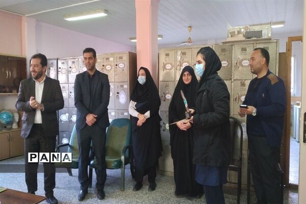 بازدید سرپرست اداره آموزش و پرورش قائمشهر از هنرستان شاهد