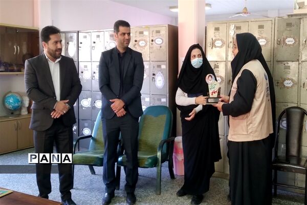 بازدید سرپرست اداره آموزش و پرورش قائمشهر از هنرستان شاهد