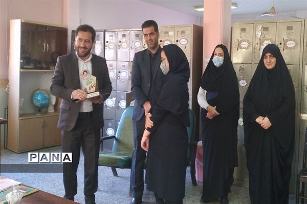 بازدید سرپرست اداره آموزش و پرورش قائمشهر از هنرستان شاهد