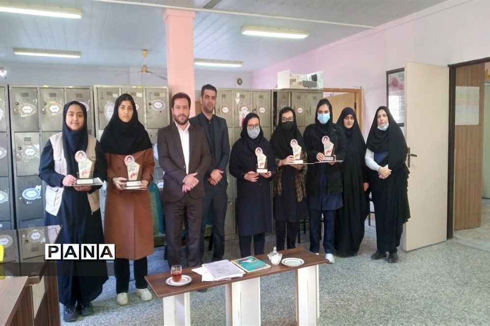 بازدید سرپرست اداره آموزش و پرورش قائمشهر از هنرستان شاهد