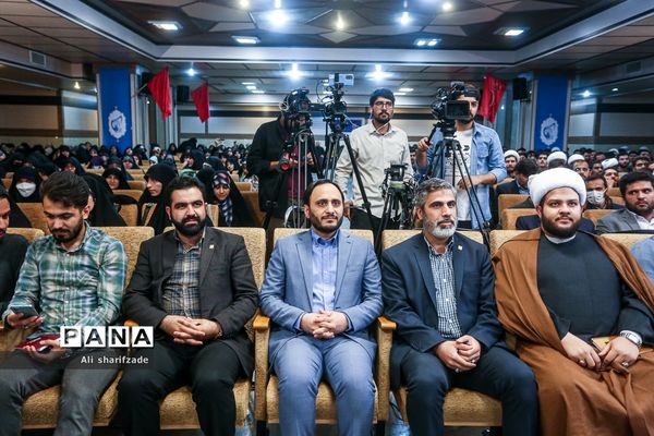 حضور علی بهادری جهرمی در همایش اتحادیه انجمن‌های اسلامی دانش‌آموزان