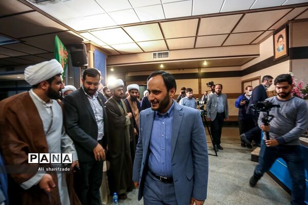حضور علی بهادری جهرمی در همایش اتحادیه انجمن‌های اسلامی دانش‌آموزان
