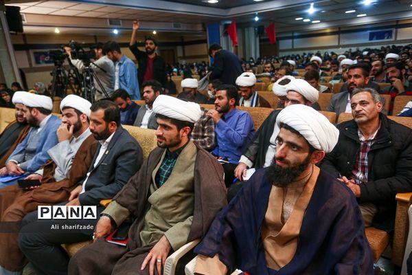 حضور علی بهادری جهرمی در همایش اتحادیه انجمن‌های اسلامی دانش‌آموزان