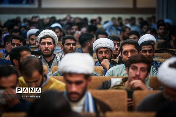 حضور علی بهادری جهرمی در همایش اتحادیه انجمن‌های اسلامی دانش‌آموزان