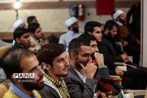 حضور علی بهادری جهرمی در همایش اتحادیه انجمن‌های اسلامی دانش‌آموزان