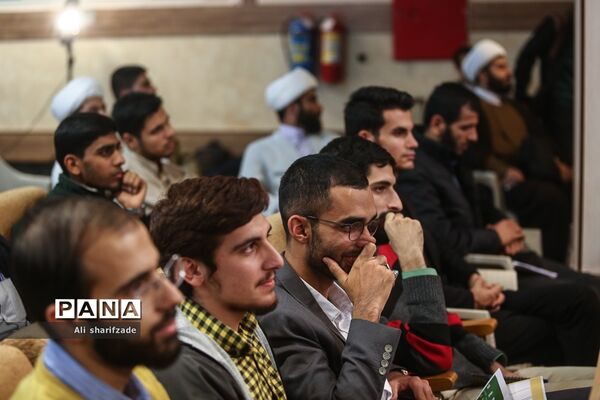 حضور علی بهادری جهرمی در همایش اتحادیه انجمن‌های اسلامی دانش‌آموزان