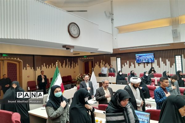 نشست صمیمانه دانش‌آموزان با استاندار خراسان رضوی