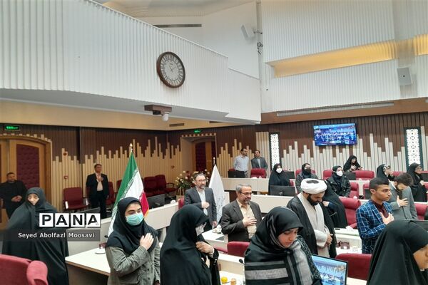 نشست صمیمانه دانش‌آموزان با استاندار خراسان رضوی