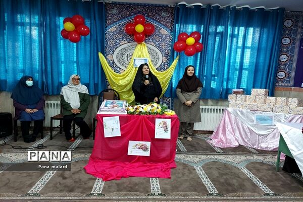 تجلیل از همکار تلاشگر در دبستان حاجیه نوری ملارد