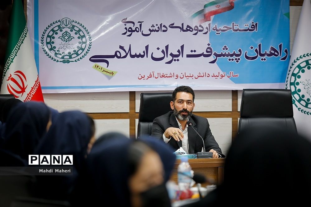 کارگاه روایتگری اردوهای دانش‌آموزی راهیان پیشرفت ایران اسلامی