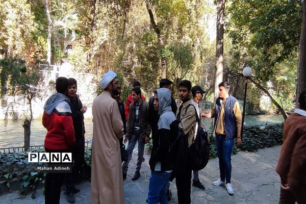 نشست صمیمی و اردوی تفریحی و تربیتی فرماندهان واحدهای بسیج دانش‌آموزی شهرستان رباط‌کریم و پرند در اردوگاه شهید‌باهنر