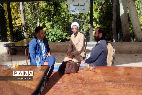 نشست صمیمی و اردوی تفریحی و تربیتی فرماندهان واحدهای بسیج دانش‌آموزی شهرستان رباط‌کریم و پرند در اردوگاه شهید‌باهنر