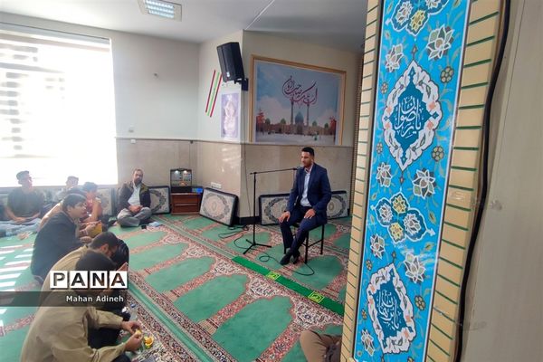 نشست صمیمی و اردوی تفریحی و تربیتی فرماندهان واحدهای بسیج دانش‌آموزی شهرستان رباط‌کریم و پرند در اردوگاه شهید‌باهنر