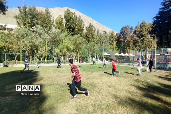 نشست صمیمی و اردوی تفریحی و تربیتی فرماندهان واحدهای بسیج دانش‌آموزی شهرستان رباط‌کریم و پرند در اردوگاه شهید‌باهنر