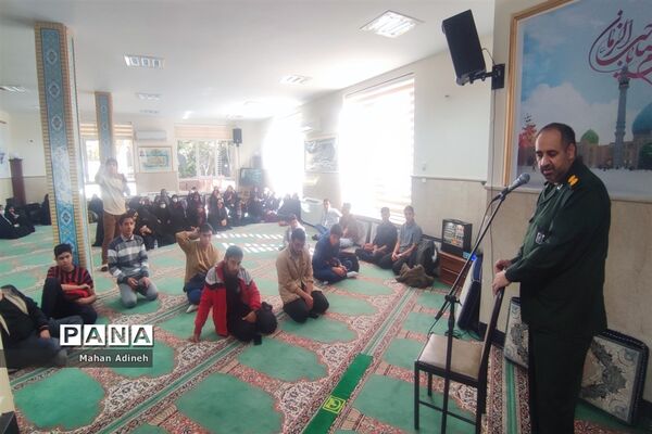 نشست صمیمی و اردوی تفریحی و تربیتی فرماندهان واحدهای بسیج دانش‌آموزی شهرستان رباط‌کریم و پرند در اردوگاه شهید‌باهنر