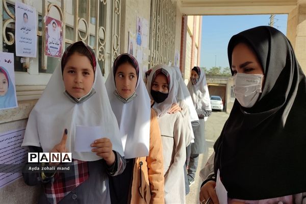 برگزاری انتخابات شورای دانش‌آموزی در مدرسه توفیق رباط‌کریم