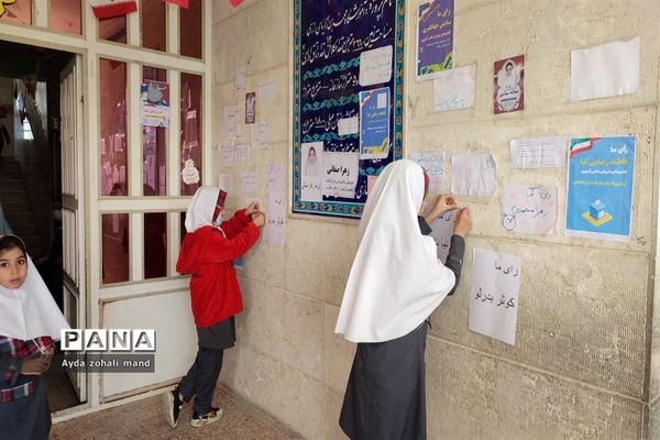 برگزاری انتخابات شورای دانش‌آموزی در مدرسه توفیق رباط‌کریم