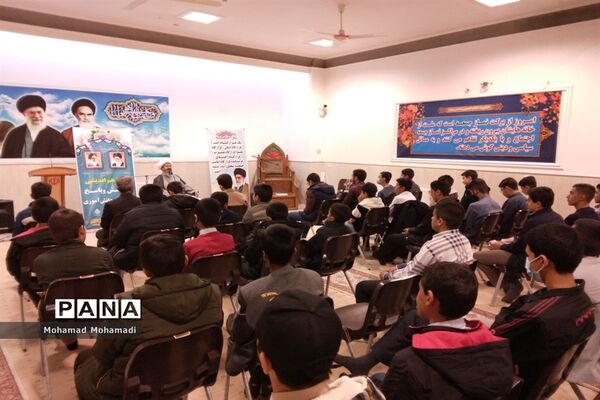 نشست تشکل‌های دانش‌آموزی با امام جمعه کاشمر