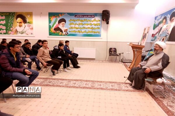 نشست تشکل‌های دانش‌آموزی با امام جمعه کاشمر