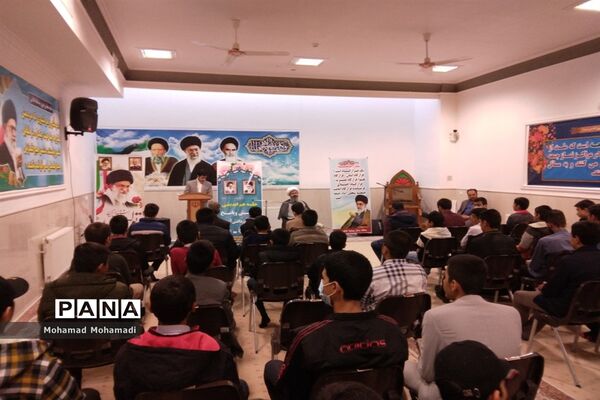 نشست تشکل‌های دانش‌آموزی با امام جمعه کاشمر