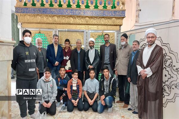 حضور دانش‌آموزان دبیرستان شهیدصادقی در نماز جمعه نایین